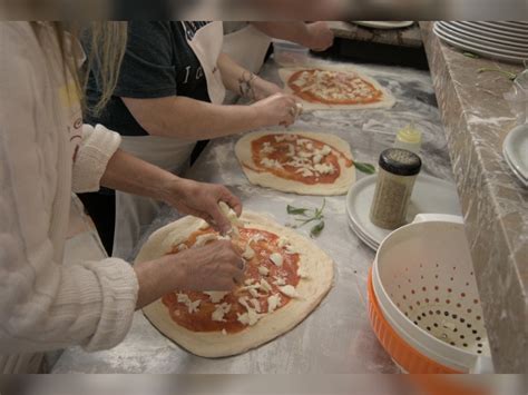 Authentic Pizza Making Class In Taormina