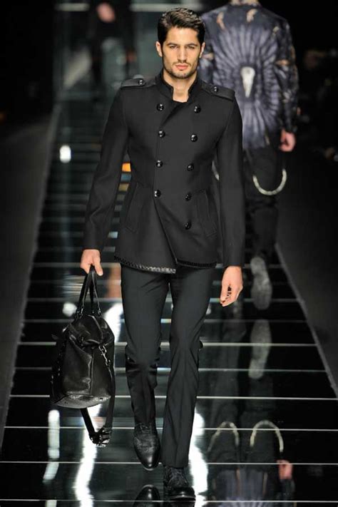 Pin en It's a man's..man's world