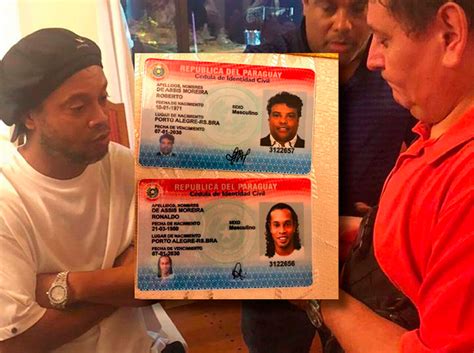 Ronaldinho Detenido En Paraguay Por Ingreso Con Pasaporte Falso L Der