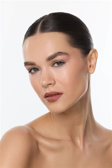 Trendyolmilla Beauty Avokado Yağı ile Nemlendiren Saten Bitişli Ruj Nude Rose 303 TKZAW25RJ00001