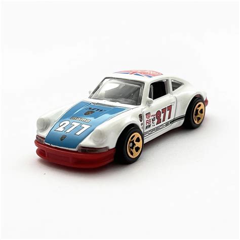 Hot Wheels 71 Porsche 911 Retro Racers 126