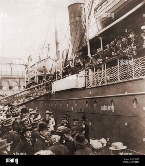 Steamship 1900s Immigrants Hi Res Stock Photography And Images Alamy