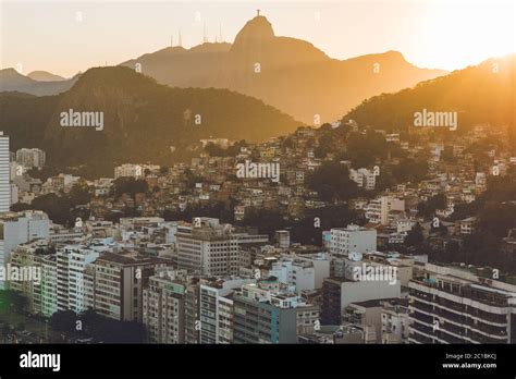 Christus Statue Von Rio De Janeiro Fotos Und Bildmaterial In Hoher