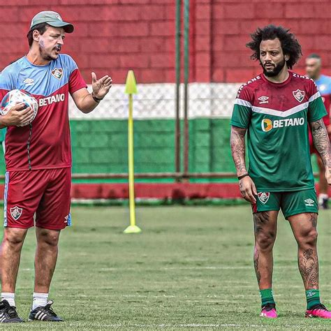 Imagens Fortes Marcelo Do Fluminense Quebra Perna De Rival Assista