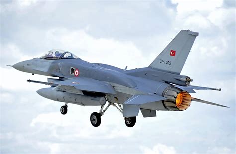 Turkey Signs Deal With US to Buy F-16 Warplanes