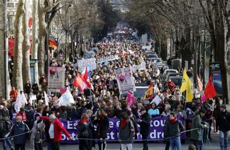 Éxito De La Manifestación Parisina Contra La Reforma Española Del