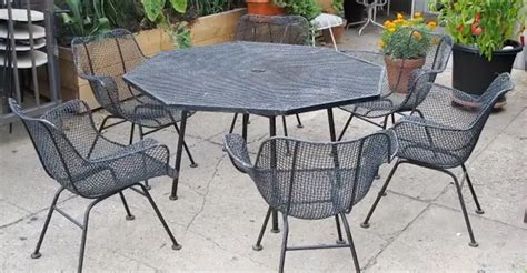 How To Identify Vintage Woodard Patio Furniture?