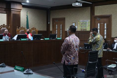 Dua Bekas Pejabat Ditjen Pajak Divonis Dan Tahun Penjara Antara News