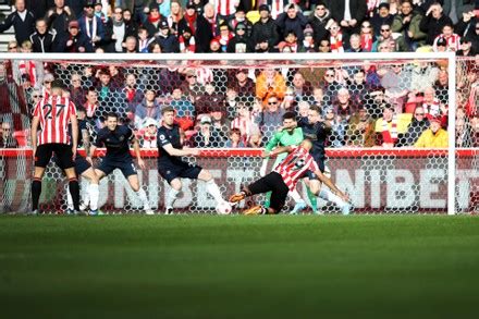 Bryan Mbeumo Brentford Shoots During Premier Editorial Stock Photo ...