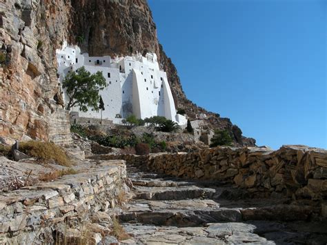 Monastery of Panagia Hozoviotissa in Amorgos | Expedia.ca