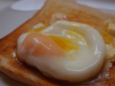 1 Minute Poached Egg | Rachael Phillips