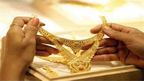 Gold Rate Today आज 1000 रुपए से ज्यादा सस्ता हुआ सोना चांदी खरीदने का