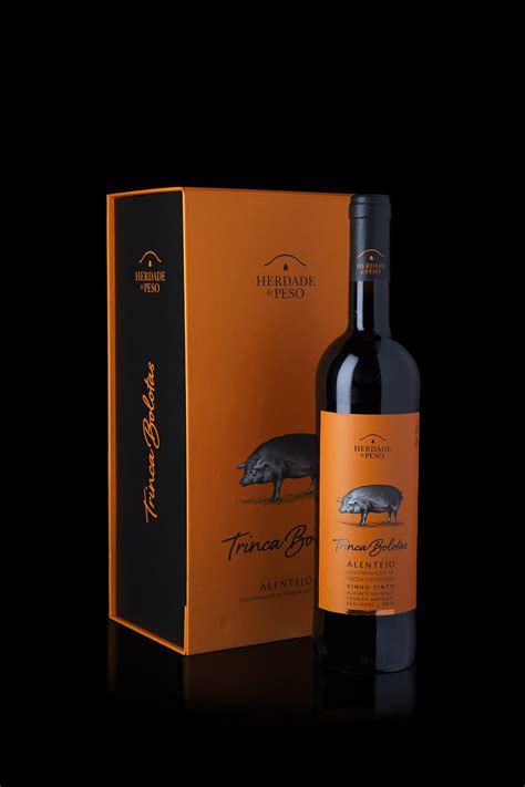 Trinca Bolotas Wine Packaging Design Label Rita Rivotti