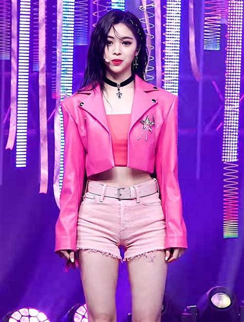 Ryujin Itzy Female Celebrity Fashion Stage Outfits Fashion