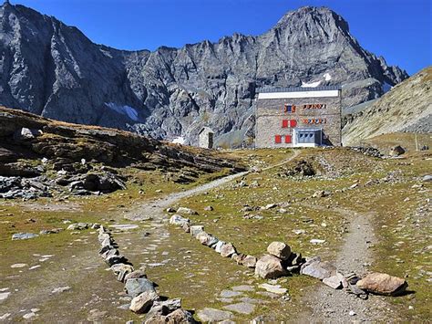 Rifugi E Siccit Sulle Alpi Occidentali C Chi Sceglie Di Aprire In