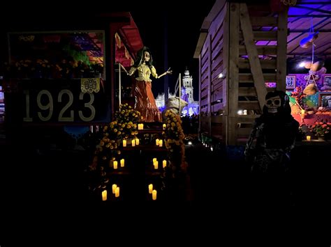 Chilango D A De Muertos As La Ofrenda Monumental Del Z Calo