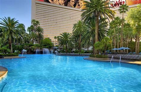 Mirage Pool | Cabanas & Daybeds | Hours & Photos | Las Vegas