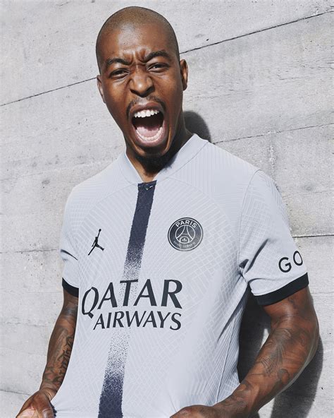 El Psg Presentó La Nueva Camiseta Alternativa Con Lionel Messi Y Mbappé A La Cabeza Y Una