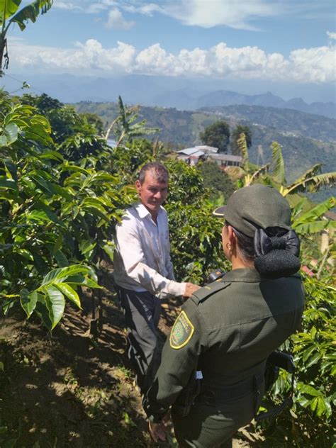 Policía de Colombia on Twitter Así comienza este día patrullando en