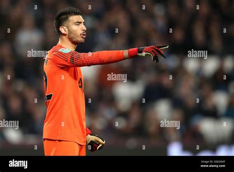 Tottenham Hotspur Goalkeeper Paulo Gazzaniga Stock Photo Alamy