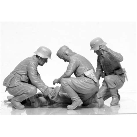 Wwii German Military Medical Personnel Icm 35620