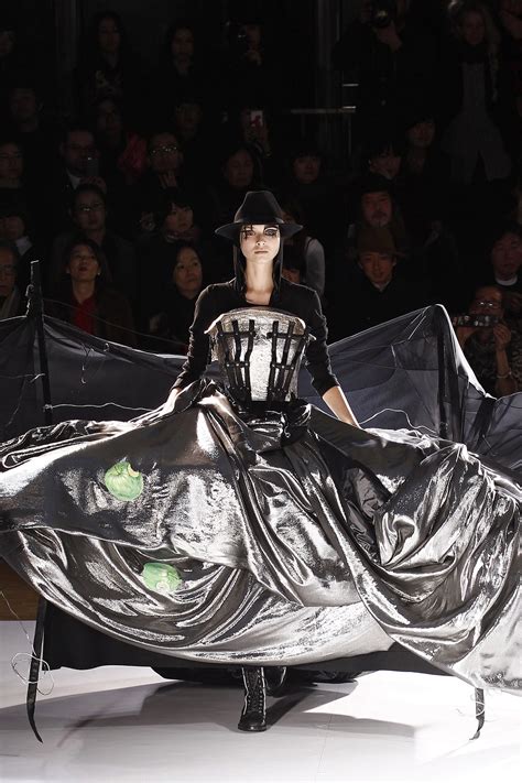 Yohji Yamamoto Ready To Wear Fashion Show Collection Fall Winter