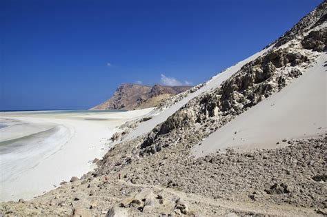 La Plage De Qalansiyah Lîle De Socotra Au Yémen De Locéan Indien