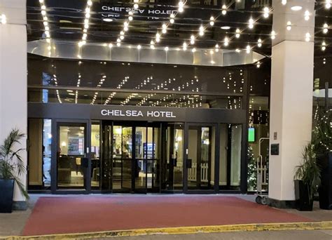 A Cozy Stay at Chelsea Hotel in Downtown Toronto