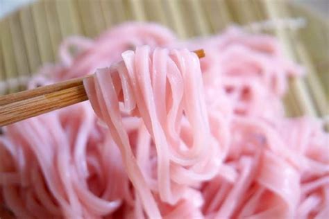 カルディの桜フェアで春が香る桜うどんを発見♪ピンク色の麺はひなまつりにも えんウチ