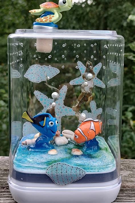 Jumping Spider Finding Nemo And Dory Resin Attached Inside Enclosure