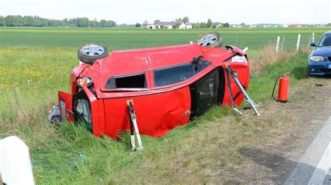 Unterneukirchen Unfall Mit Umgekipptem Fahrzeug Auf B Bei Stra