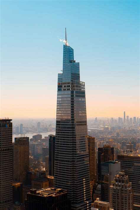 A view of a very tall building in a big city photo – Free New york