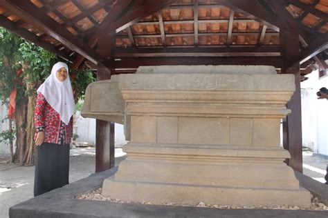 Yoni Di Museum Kambang Putih Tuban Dikaitkan Dengan Penamaan Kadipaten