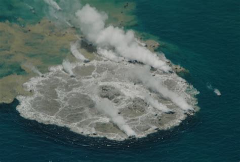 Biggest underwater volcanic eruption in Pacific Ocean: Covers 600 miles, forms pumice island ...