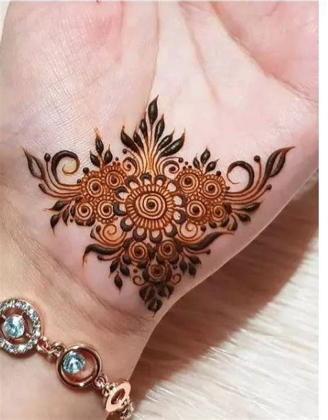 Pin By With Sana On Henna Latest Simple Mehndi Designs Very Simple