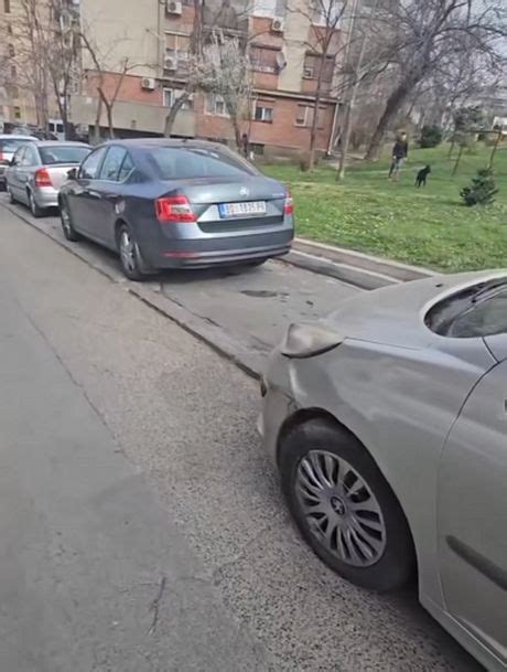 Potpuni Haos Na Banovom Brdu Sudarila Se Dva Automobila Jedan Se