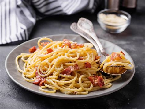 Spaghetti carbonara prosty przepis na włoskie danie Obiad Polki pl