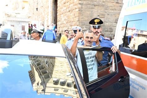 Nudo E Con Scritta Censurato Scala Statua Piazza Signoria Notizie