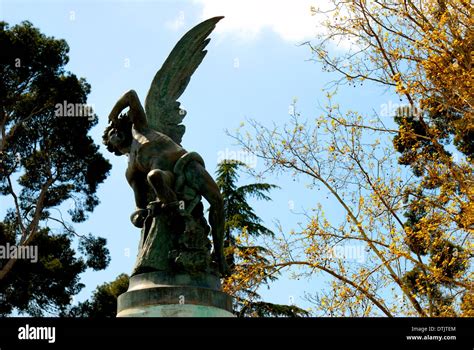 Madrid Espa A Parque Del Retiro Estacionamiento Estatua El