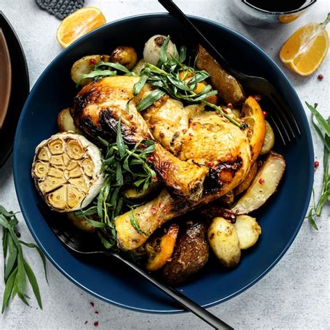 Poulet R Ti Du Dimanche Avec Pommes De Terre Repas De Vacances Photo