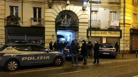 Bambina Morta Cadendo Dal Balcone A Torino Il Patrigno Rinviato A