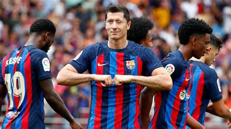 Robert Lewandowski Hot Streak Continues As Barcelona Go Top Of Laliga