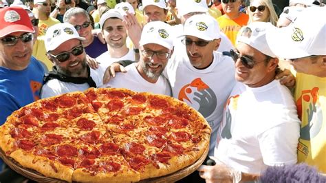 Guinness World Record For Longest Pizza Youtube