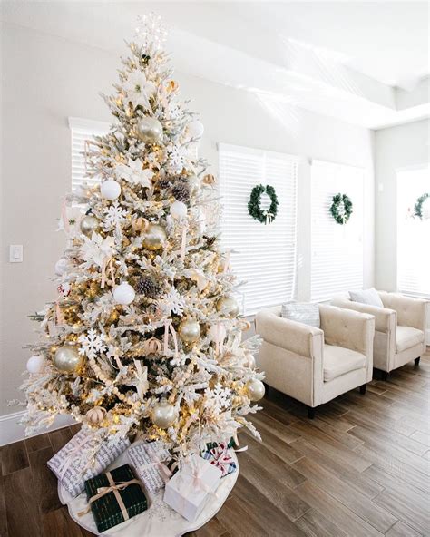 15 Minimalist Christmas Tree Ideas for a Modern Home - Modern Meets Boho