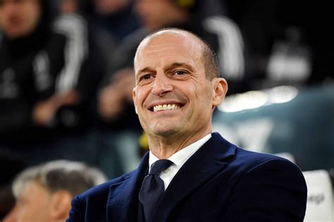 Genoa Juventus Massimiliano Allegri Devant La Presse à La Veille Du