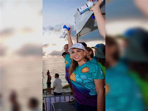 Mara Lezama encabeza el arranque del Triatlón Astri Cancún