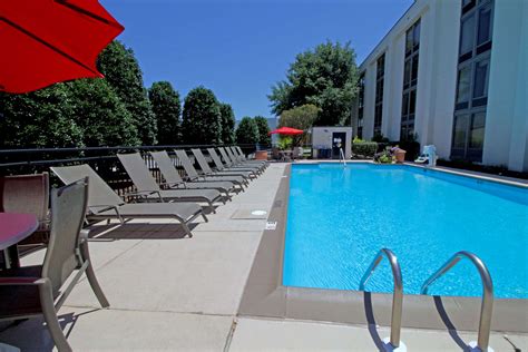 Hampton Inn Norfolk/Chesapeake (Greenbrier Area), 701 Woodlake Dr ...