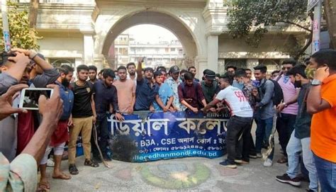 New Age | Dozen hurt as Dhaka College, Ideal College students clash in city