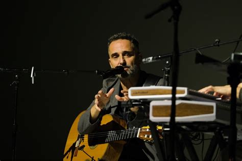 En Un Acto Inaudito Tirando A Heroico Jorge Drexler Dio El Concierto