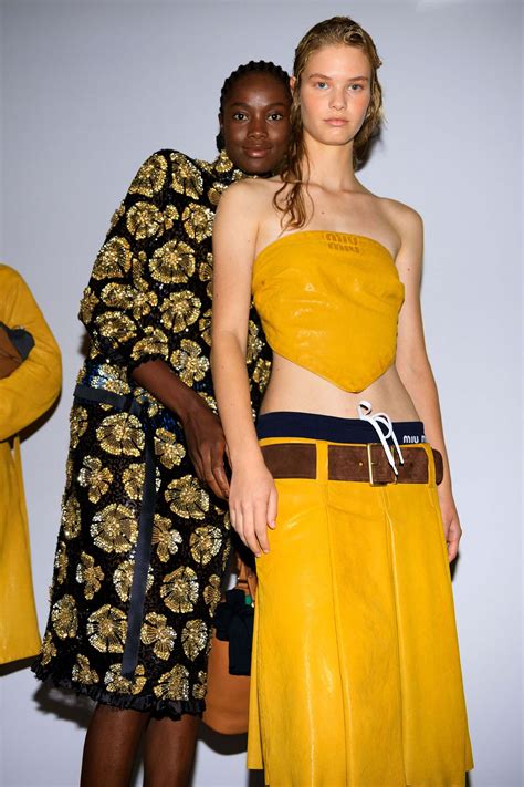 Fashion critics slam sullivan rue for recent runway choice 7